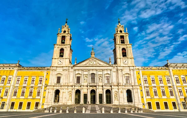 Národní palác a františkánský klášter mafie v Portugalsku — Stock fotografie