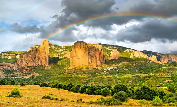 Arcobaleno Sopra Mallos Riglos Formazioni Rocciose Conglomerate Huesca Aragona Spagna — Foto Stock