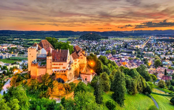 瑞士阿尔高的伦茨堡城堡的空中景观 — 图库照片