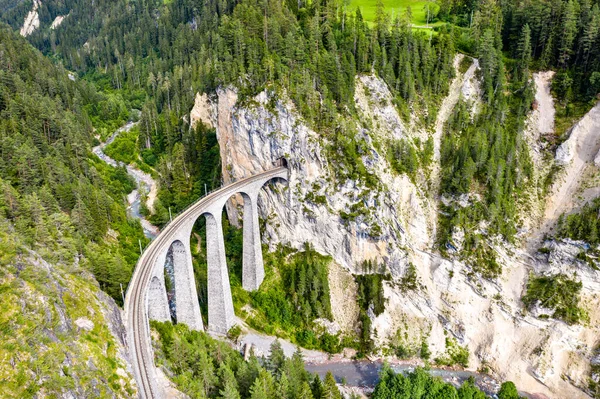 Widok Lotu Ptaka Wiadukt Landwassera Alpach Szwajcarskich — Zdjęcie stockowe