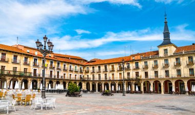 Plaza Mayor, İspanya 'nın kuzeybatısındaki Leon meydanı.