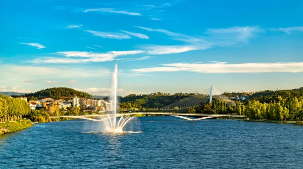 Fontänen vid floden Mondego i Coimbra, Portugal — Stockfoto