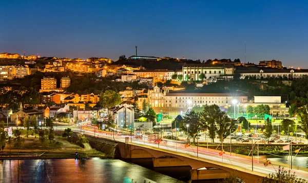 Nocny pejzaż miasta Coimbra w Portugalii — Zdjęcie stockowe