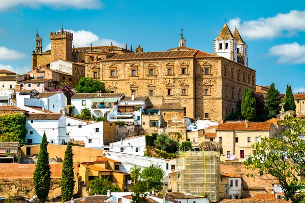 Skyline of Caceres Espanjassa — kuvapankkivalokuva