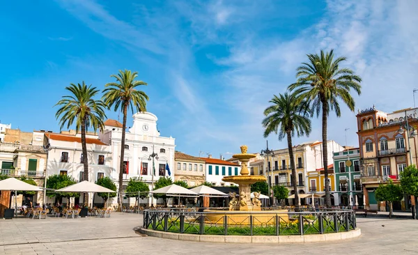 Praça da Espanha com uma fonte em Mérida, Espanha — Fotografia de Stock