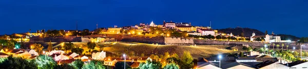 Elvas éjszakai panorámája Portugáliában — Stock Fotó
