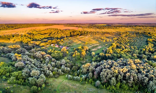 Tipico paesaggio aereo della Chernozemie russa. Bolshoe Gorodkovo villaggio, regione di Kursk — Foto Stock