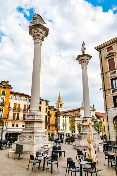 Colunas na Piazza dei Signori em Vicenza, Itália — Fotografia de Stock