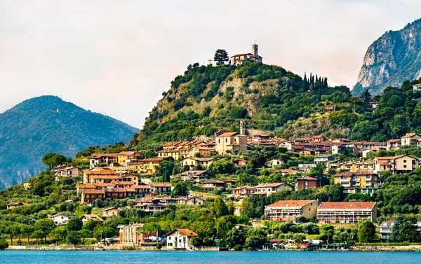 Eremo di San Pietro in Marone на озері Ісео в Італії — стокове фото