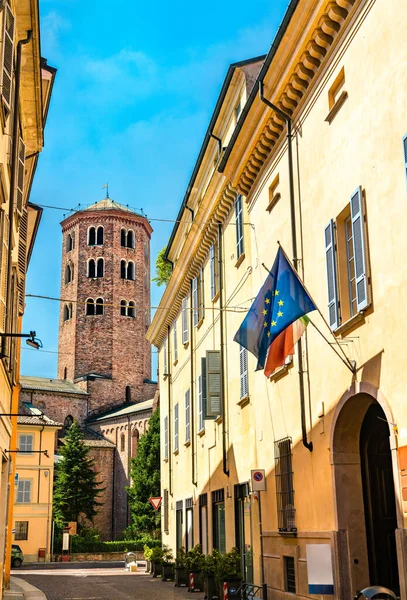 Basilika af Sant Antonino i Piacenza, Italien - Stock-foto