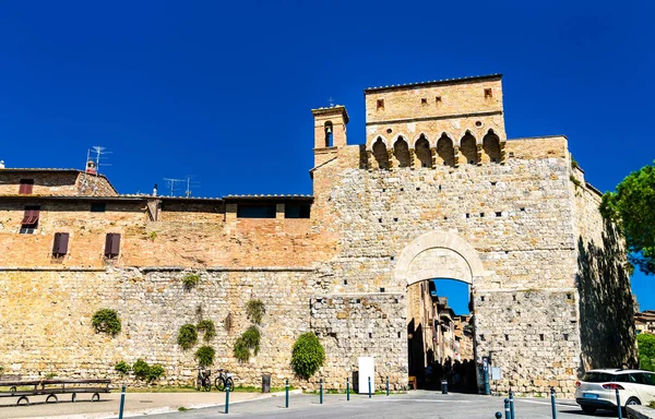 San Giovanni-porten i San Gimignano, Italien — Stockfoto