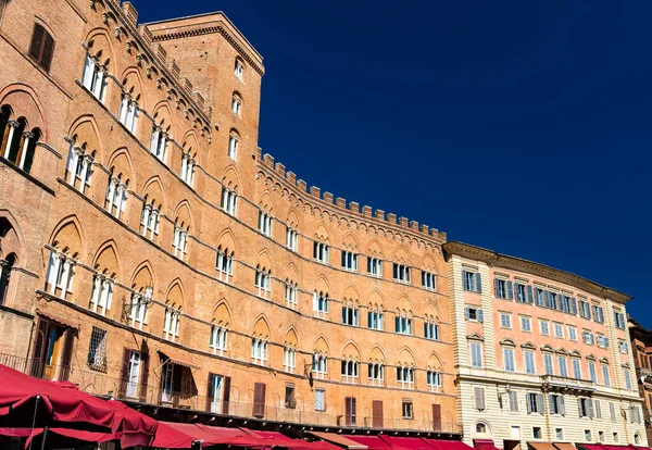 Arkitektur av Piazza del Campo i Siena, Italien — Stockfoto