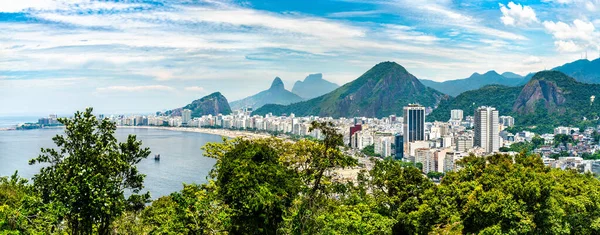 Tropical view of Copacabana in Rio de Janeiro, Brazil — Stock Photo, Image