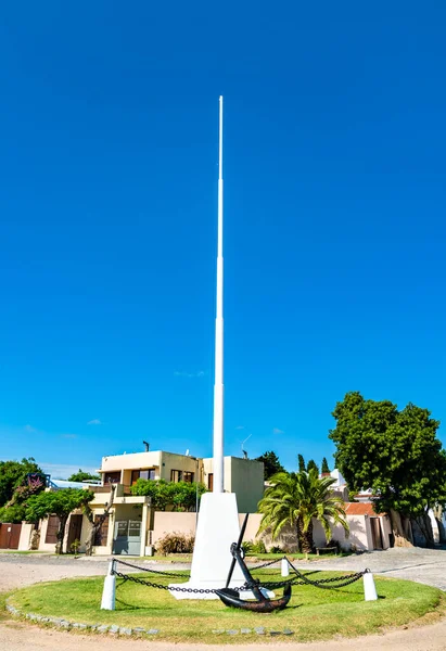 Flagpole et ancre au Bastion de San Pedro à Colonia, Uruguay — Photo