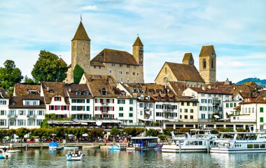 Swizterland 'daki Zürih Gölü' ndeki Rapperswil Kalesi
