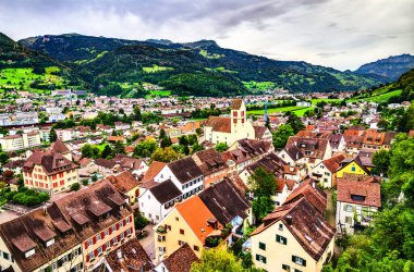 İsviçre Alplerinde Sargan kasabası manzarası