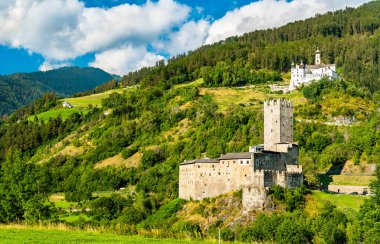 Furstenburg Şatosu ve Marienberg Manastırı Güney Tyrol, İtalya