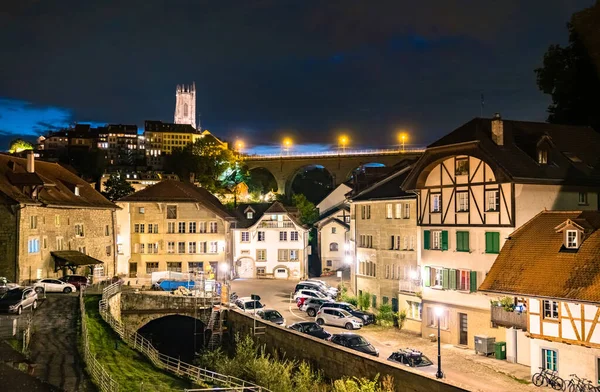 Night view of Fribourg, Switzerland — kuvapankkivalokuva