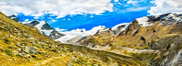Parnorama dos Alpes Suíços perto de Zermatt — Fotografia de Stock