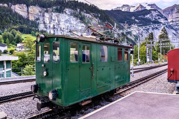 Ancienne locomotive à la gare de Lauterbrunnen en Suisse — Photo