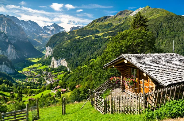 Widok na dolinę Lauterbrunnen w Alpach Szwajcarskich — Zdjęcie stockowe