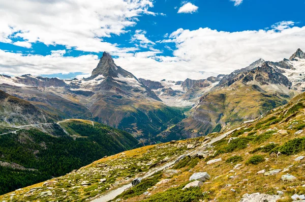 Schweizer Alpen mit dem Matterhorn bei Zermatt — Stockfoto