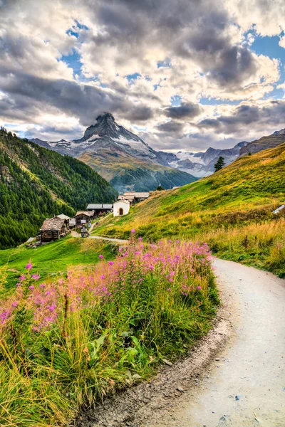 View of the Matterhorn mountain at Findeln near Zermatt, Switzerland — Φωτογραφία Αρχείου