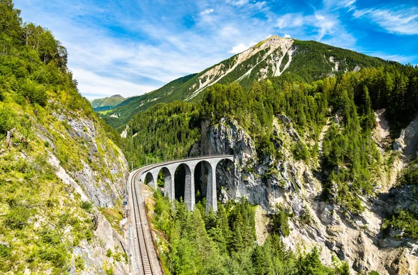 Luchtfoto van Landwasser Viaduct in Zwitserland — Stockfoto