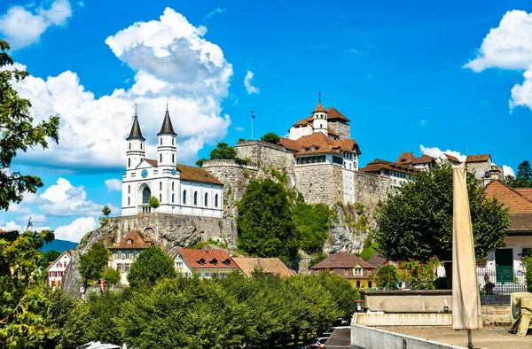 Орбургский замок и церковь в Швейцарии — стоковое фото