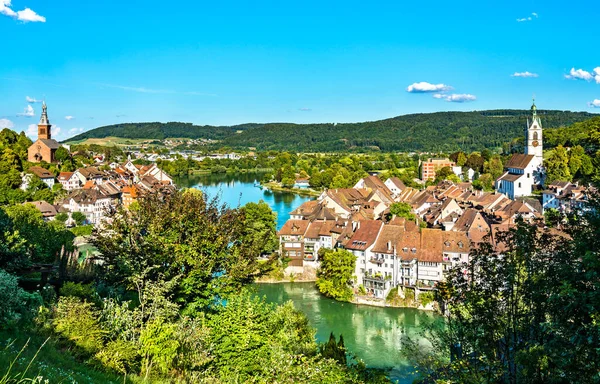 Laufenburg au bord du Rhin en Suisse et en Allemagne — Photo