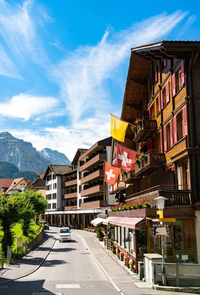 Main street of Wengen with Swiss Flags in Switzerland — Stock Photo, Image