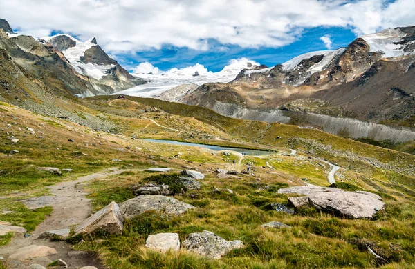 Blick auf die Schweizer Alpen bei Zermatt — Stockfoto
