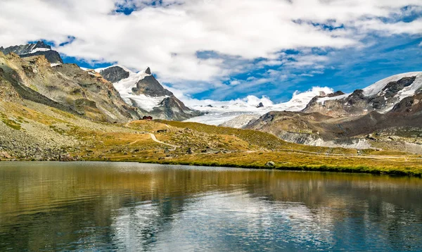 Stellisee tó közelében Zermatt Svájcban — Stock Fotó