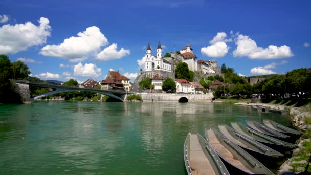 Kasteel Aarburg en kerk in Zwitserland — Stockvideo