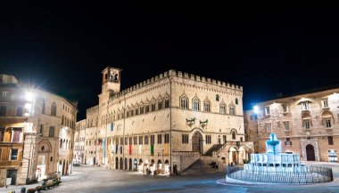 İtalya, Perugia 'daki Priori Sarayı ve Maggiore Çeşmesi