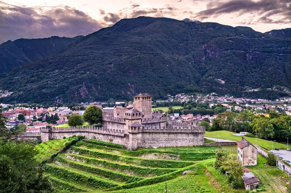 Hrad Castelgrande v Bellinzoně, Švýcarsko — Stock fotografie