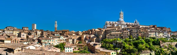 Vista de la ciudad medieval de Siena en Italia — Foto de Stock
