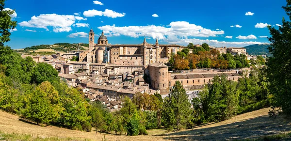 Stadsbilden av Urbino i Marche, Italien — Stockfoto