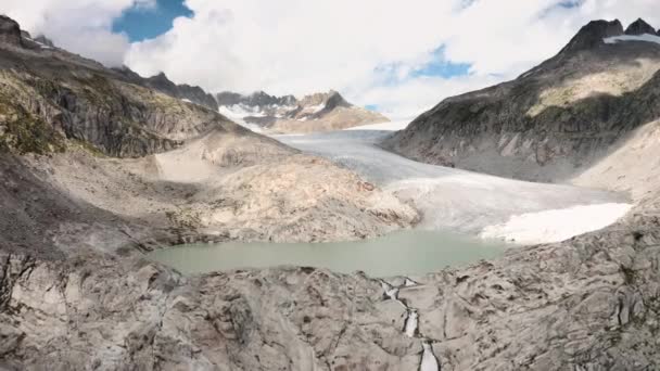 Le glacier du Rhône, source du Rhône au col de la Furka en Suisse — Video