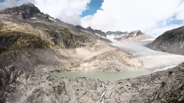 Le glacier du Rhône, source du Rhône au col de la Furka en Suisse — Video