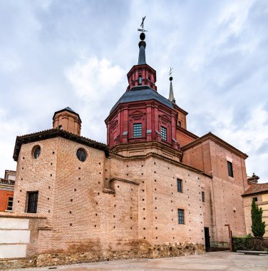Alcala de Henares, İspanya 'daki Antik Santa Maria Kilisesi