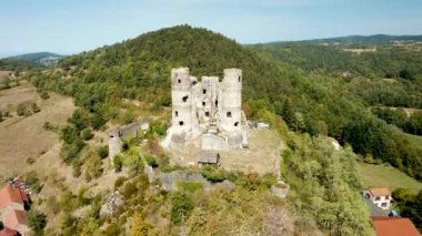 Auvergne, Fransa 'daki Domeyrat Kalesi harabeleri