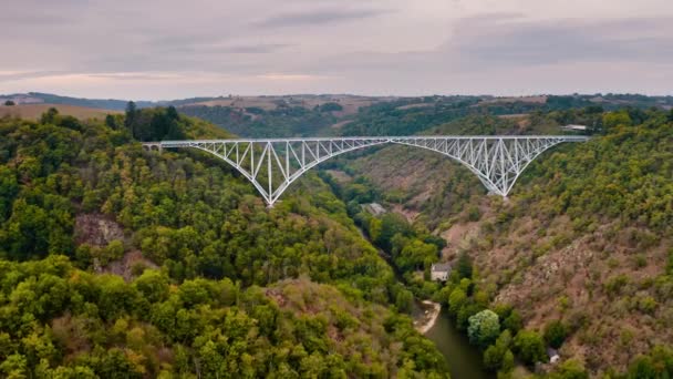 El Viaur Viaduct, un puente ferroviario en Aveyron, Francia — Vídeos de Stock