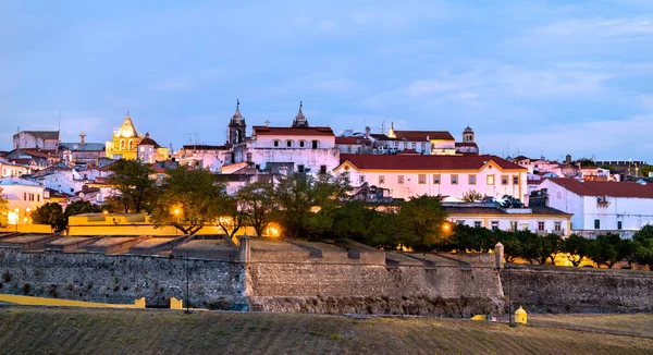 Avondpanorama van Elvas in Portugal — Stockfoto