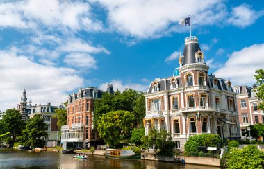 Hollanda 'da Amsterdam' ın tipik mimarisi