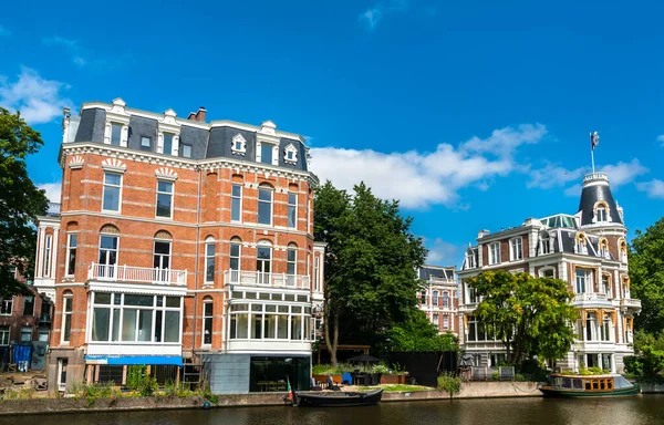 Τυπική αρχιτεκτονική του Άμστερνταμ στις Κάτω Χώρες — Φωτογραφία Αρχείου