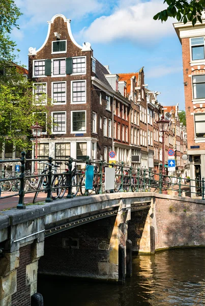 Typical architecture of Amsterdam in the Netherlands — Stock Photo, Image