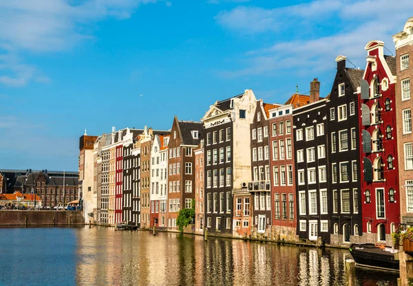 Damrak Waterfront in Amsterdam, the Netherlands — Stock Photo, Image