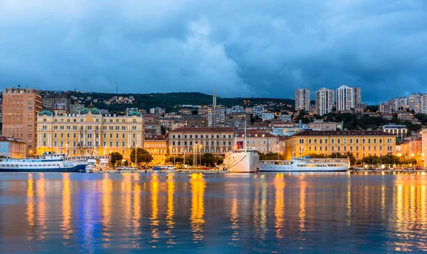 Pohled na město Rijeka v Chorvatsku — Stock fotografie