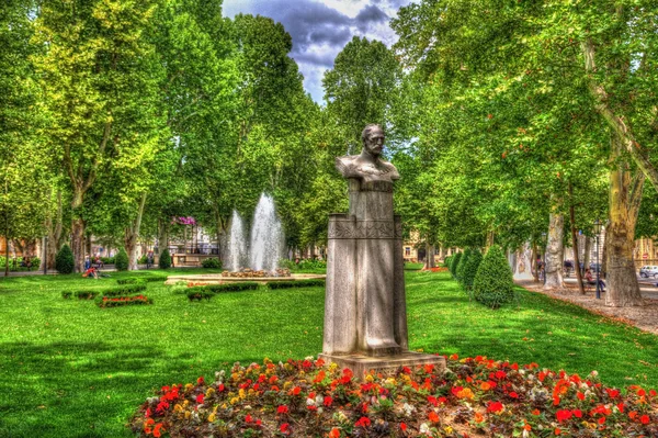 在萨格勒布尼古拉苏比克 Zrinski 广场 Zrinjevac 公园 — 图库照片